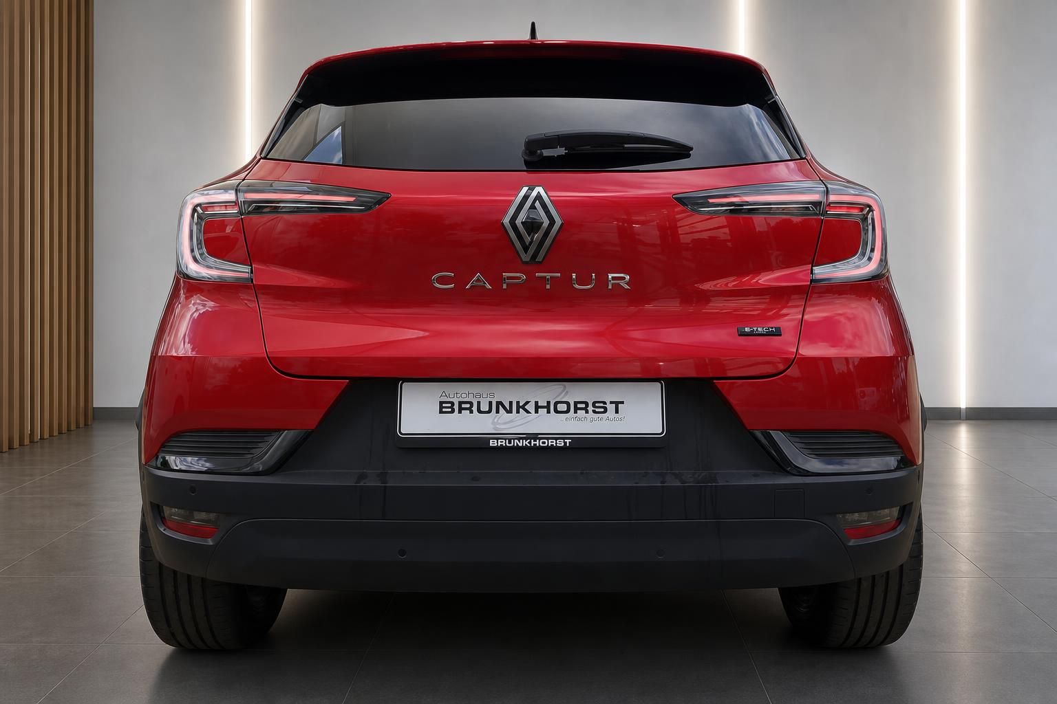Renault Captur E-Tech rot – Heckansicht mit LED-Rückleuchten im Autohaus Brunkhorst