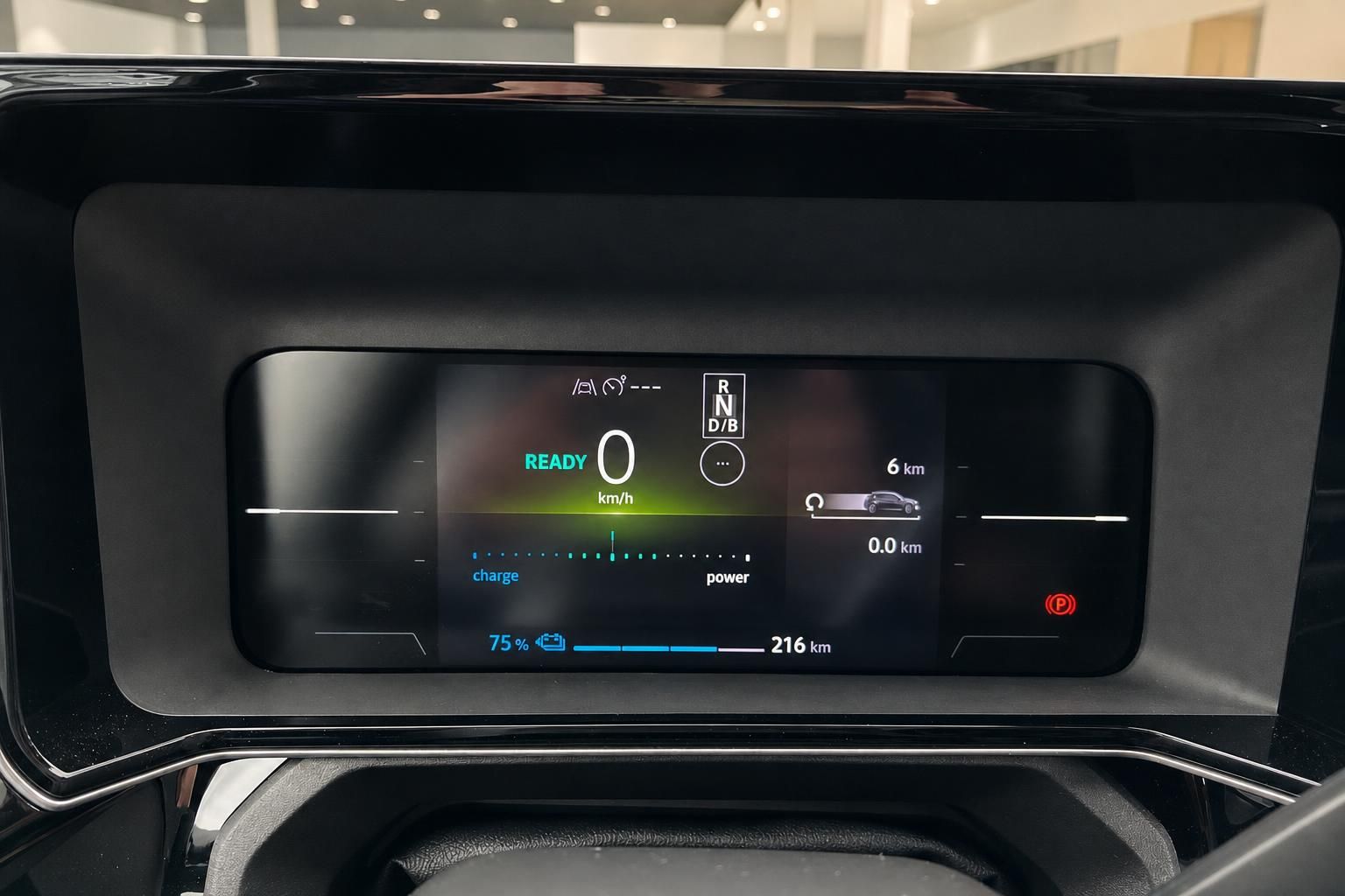 Digitales Kombiinstrument Elektrofahrzeug mit Batteriestand und Reichweitenanzeige