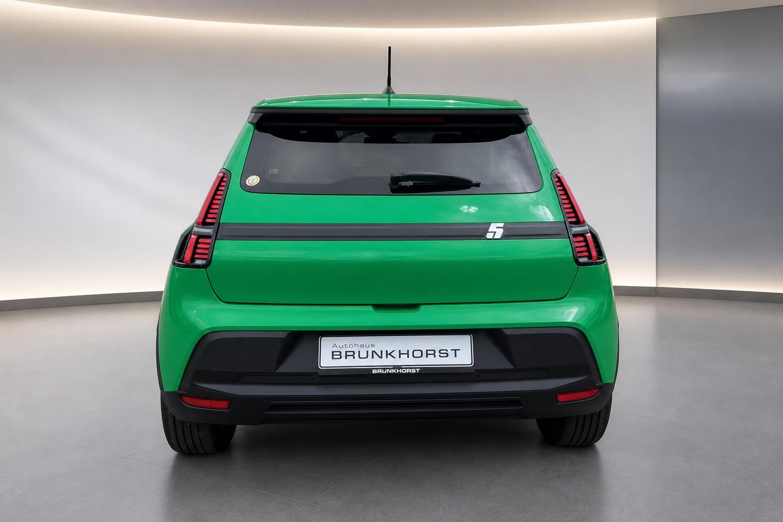 Grüner Renault Elektroauto Heckansicht - LED-Rückleuchten und Autohaus Brunkhorst Kennzeichen