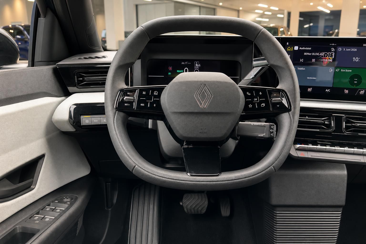 Renault Lenkrad und Dashboard - Digitale Anzeigen, Touchscreen und moderne Bedienelemente im Cockpit
