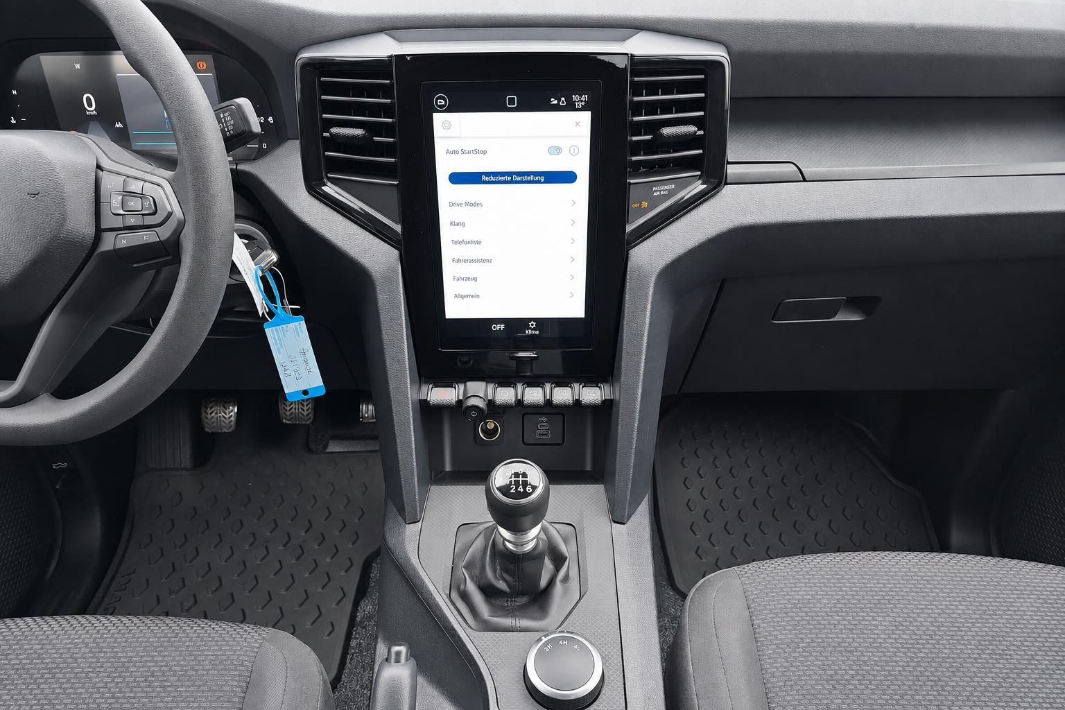 VW Mittelkonsole mit Infotainment Display und Schaltknauf