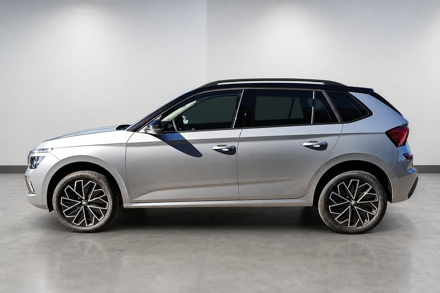 Skoda Kamiq SUV Silber, Seitenansicht mit Alufelgen