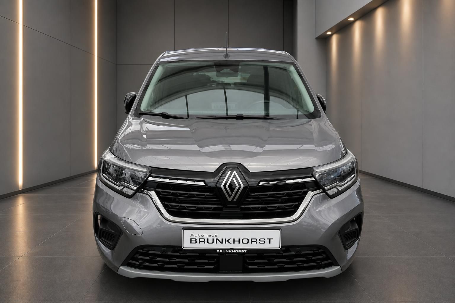 Renault Kangoo Frontansicht grau mit Autohaus Brunkhorst Kennzeichen