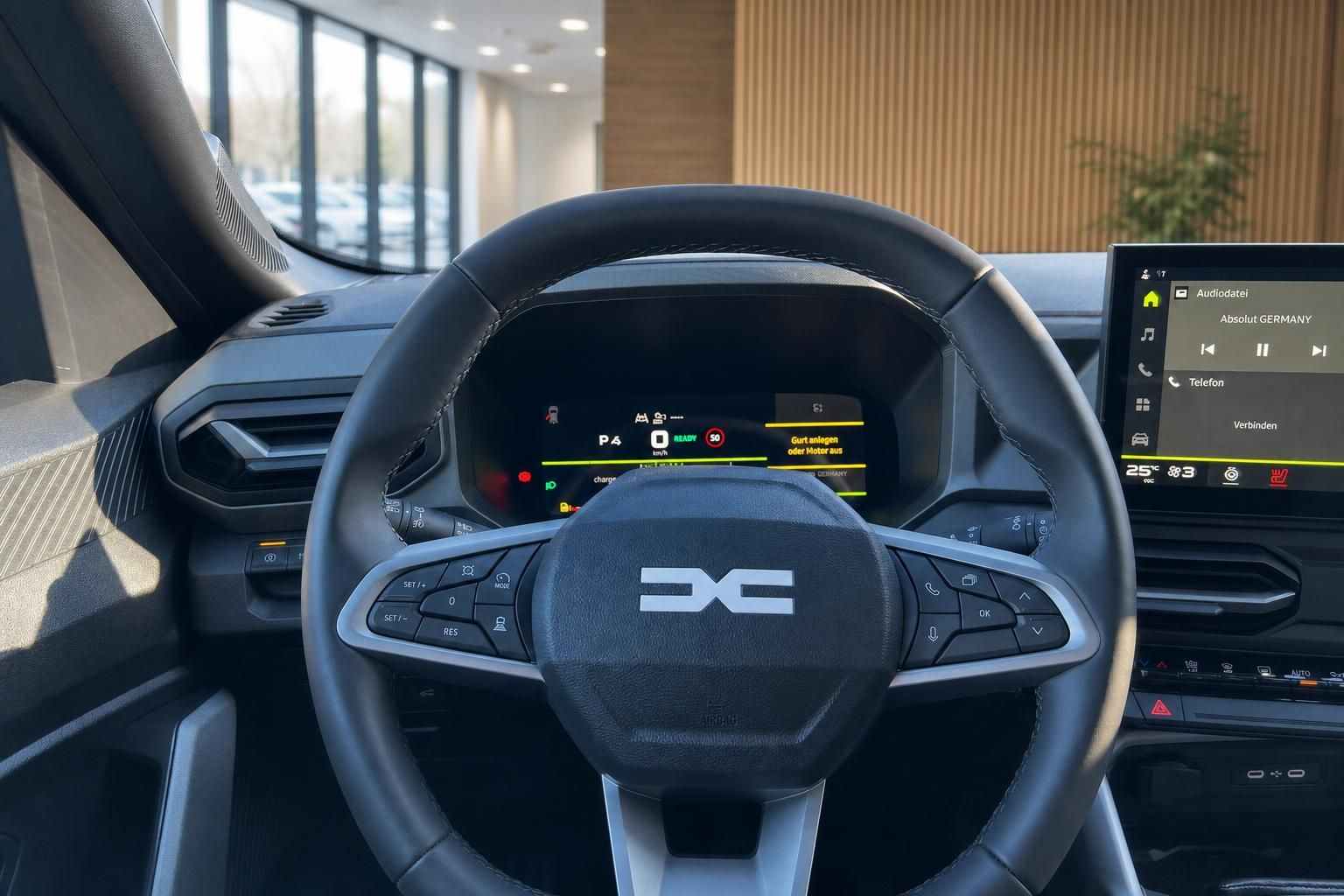 Fahrzeug Cockpit mit digitalem Tacho und Touchscreen Infotainment System
