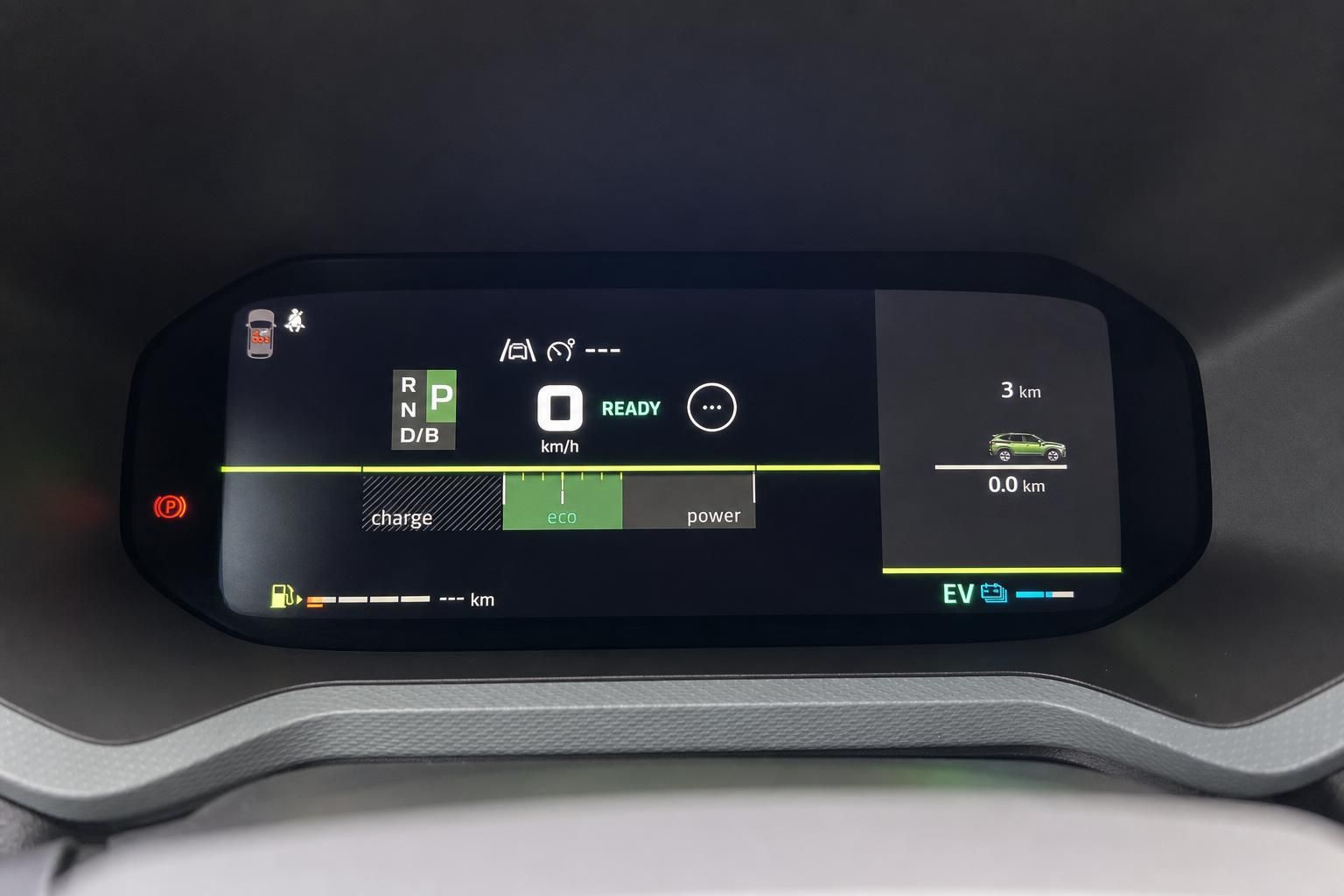 Digitales Kombiinstrument Display mit Elektrofahrzeug Anzeigen und Fahrmodi im Auto Cockpit