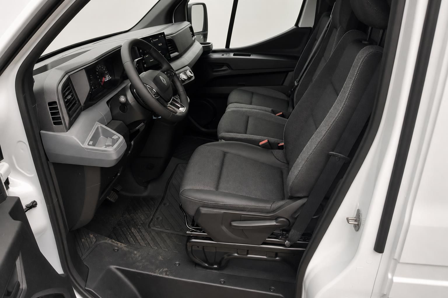 Renault Master Innenraum mit Fahrersitz und Cockpit im Detail