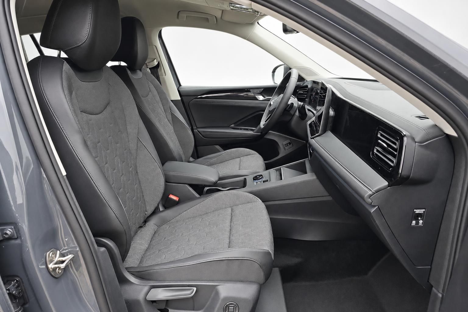 VW Tiguan Interieur Fahrersitz Armaturenbrett und Mittelkonsole