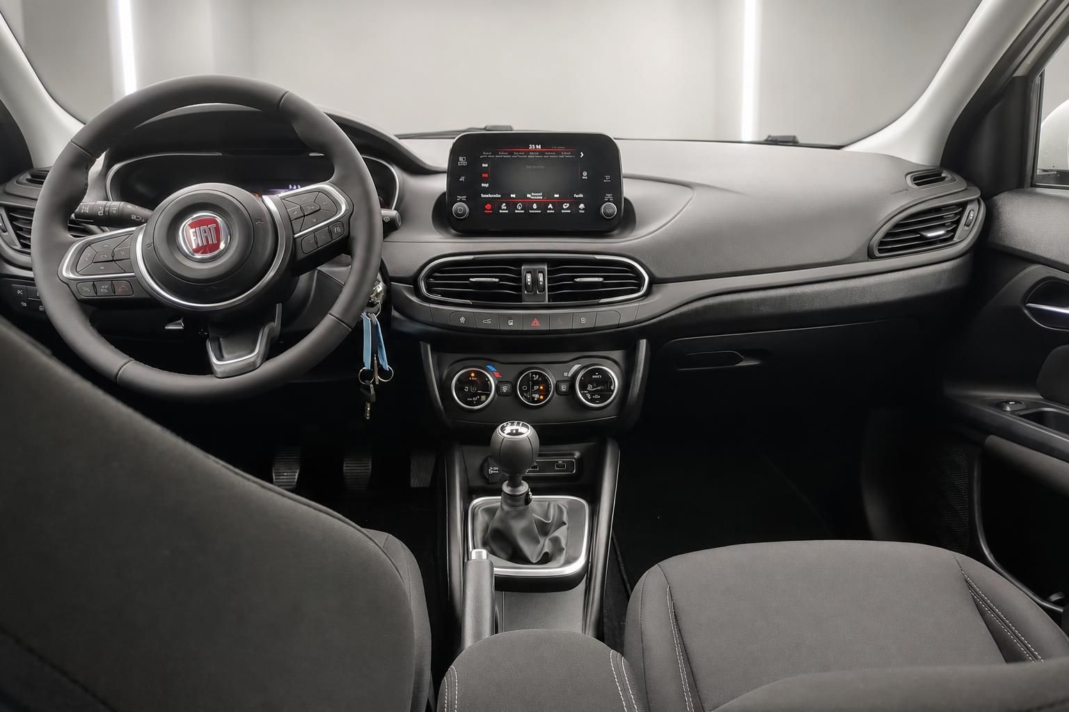 Fiat Tipo Cockpit: Lenkrad, Touchscreen und Mittelkonsole im Fokus