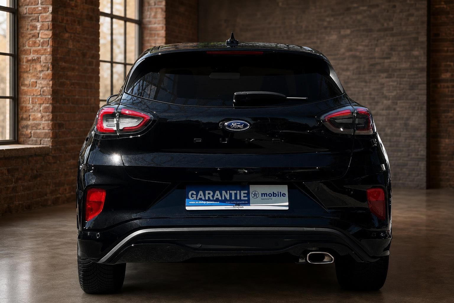 Ford Puma schwarz Heckansicht mit Garantie-Kennzeichenhalter