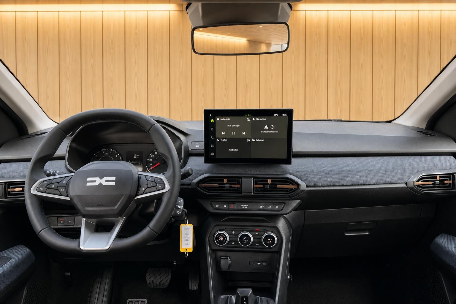 Dacia Sandero Cockpit mit Lenkrad und Infotainment Display