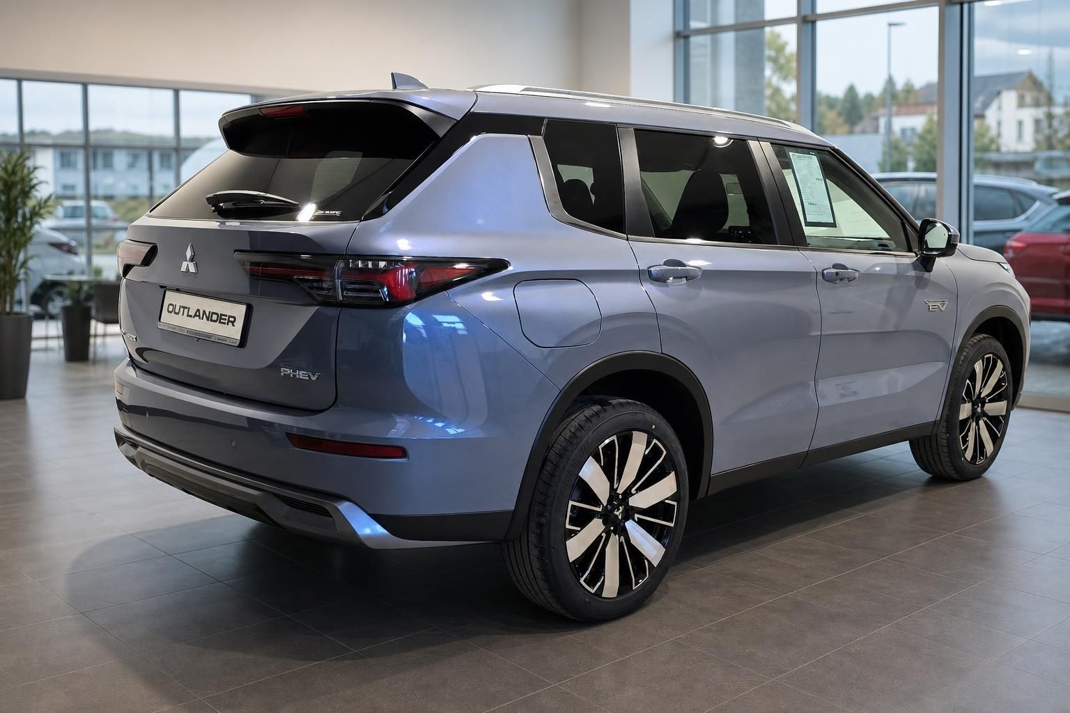 Mitsubishi Outlander PHEV, Heckansicht in Blaugrau