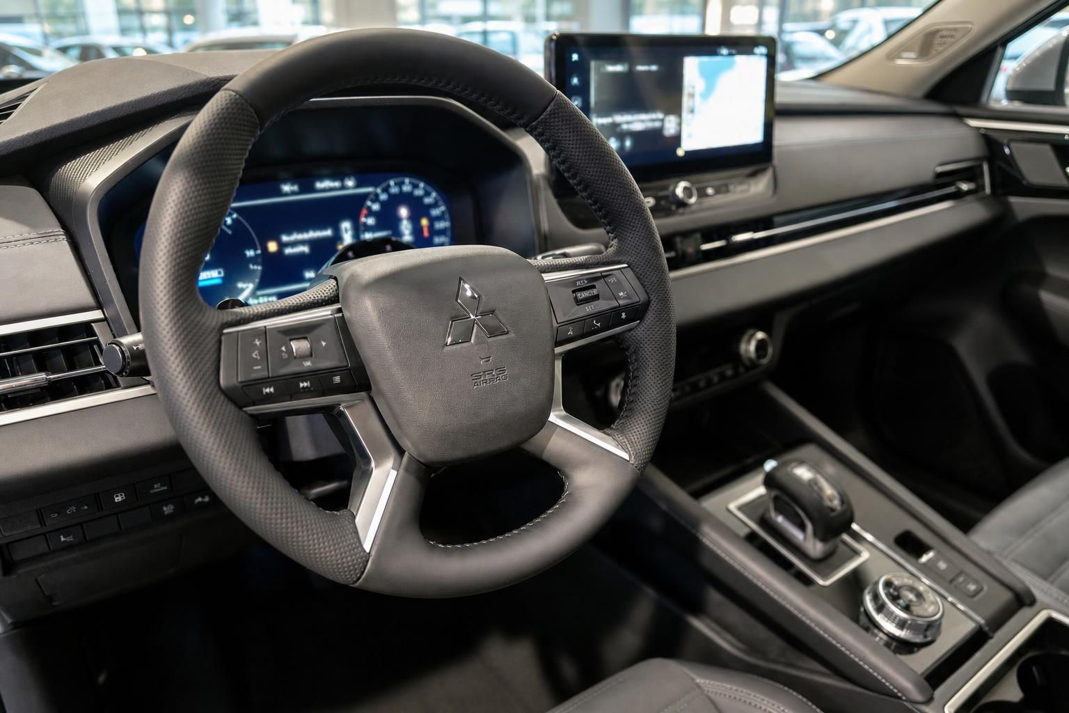 Mitsubishi Lenkrad mit Multifunktionstasten und Digitalanzeige