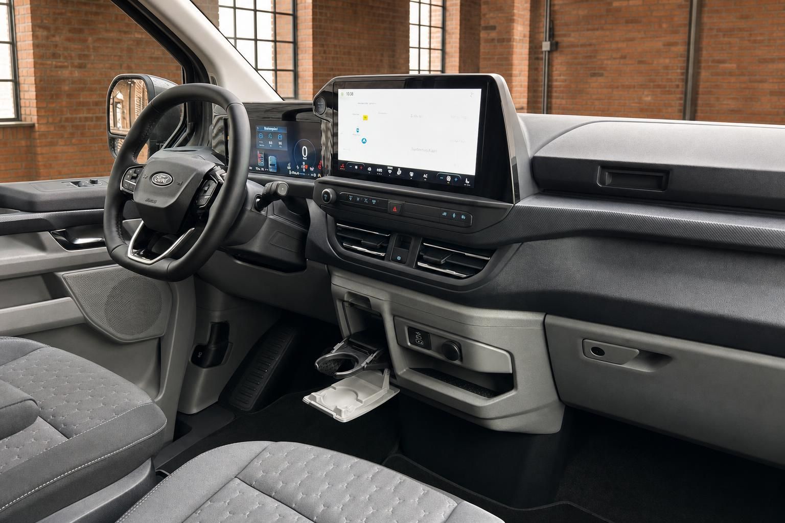 Ford Transit Custom Innenraum – Cockpit mit großem Touchscreen, Lenkrad und Mittelkonsole