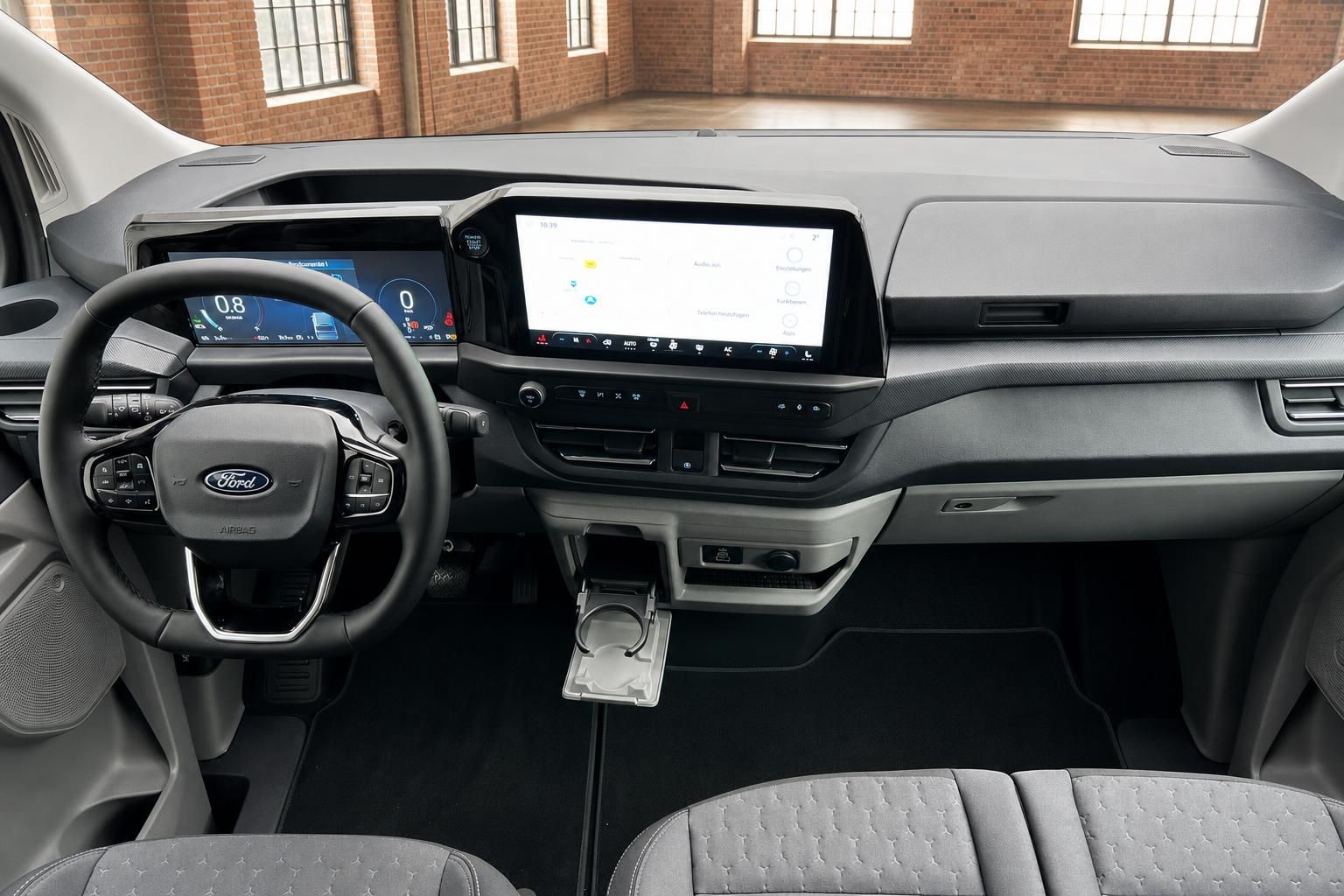 Ford Transit Custom Armaturenbrett mit digitalem Kombiinstrument und großem Infotainment-Touchscreen