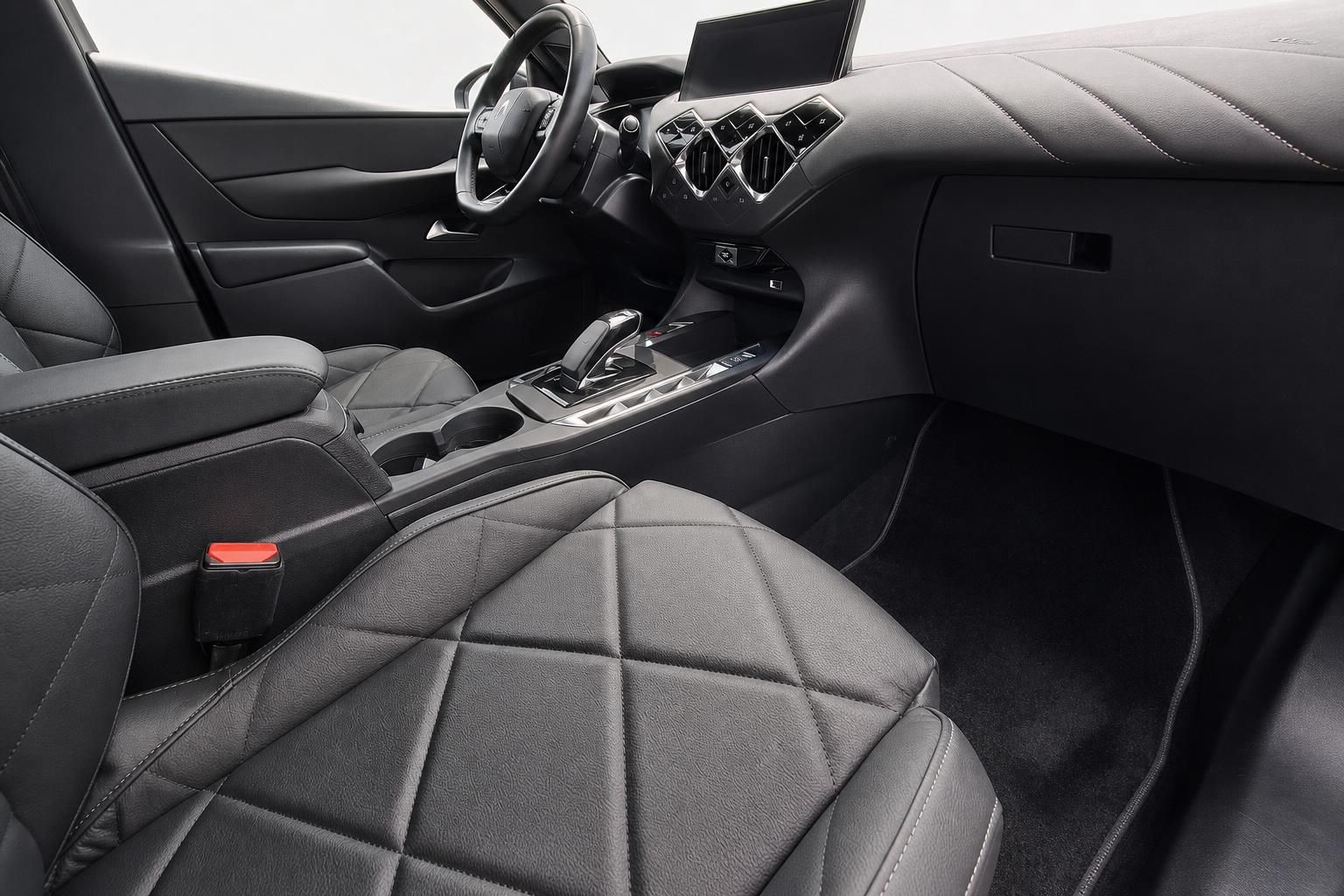 Fahrzeuginnenraum mit Cockpit, Mittelkonsole und Sitzen im DS Modell