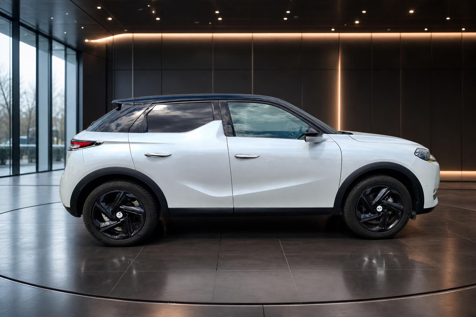 DS 3 weiß SUV Seitenansicht mit schwarzem Dach