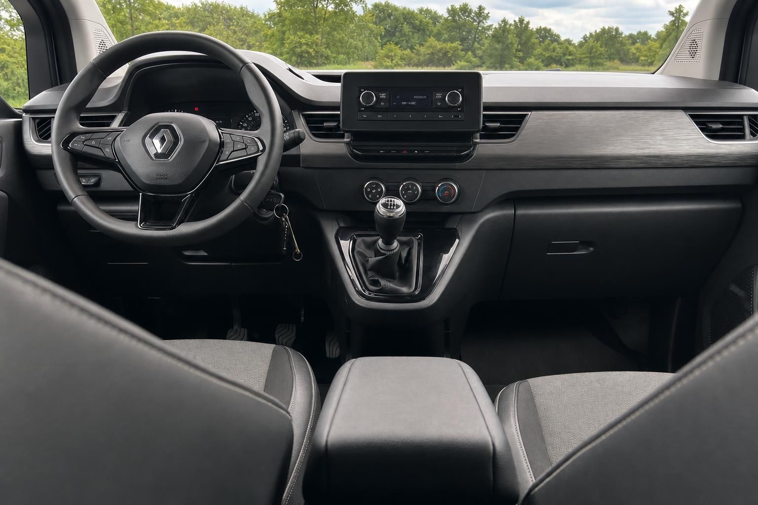 Renault Kangoo Cockpit Innenraum mit Lenkrad Touchscreen und manueller Schaltung
