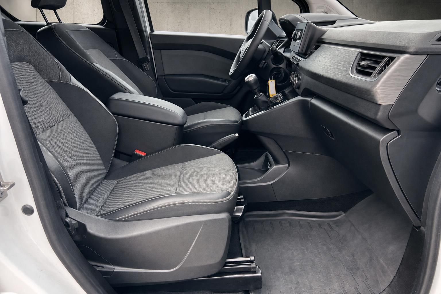 Fahrzeug Innenraum mit grauen Sitzen und modernem Dashboard - Vordersitze und Mittelkonsole