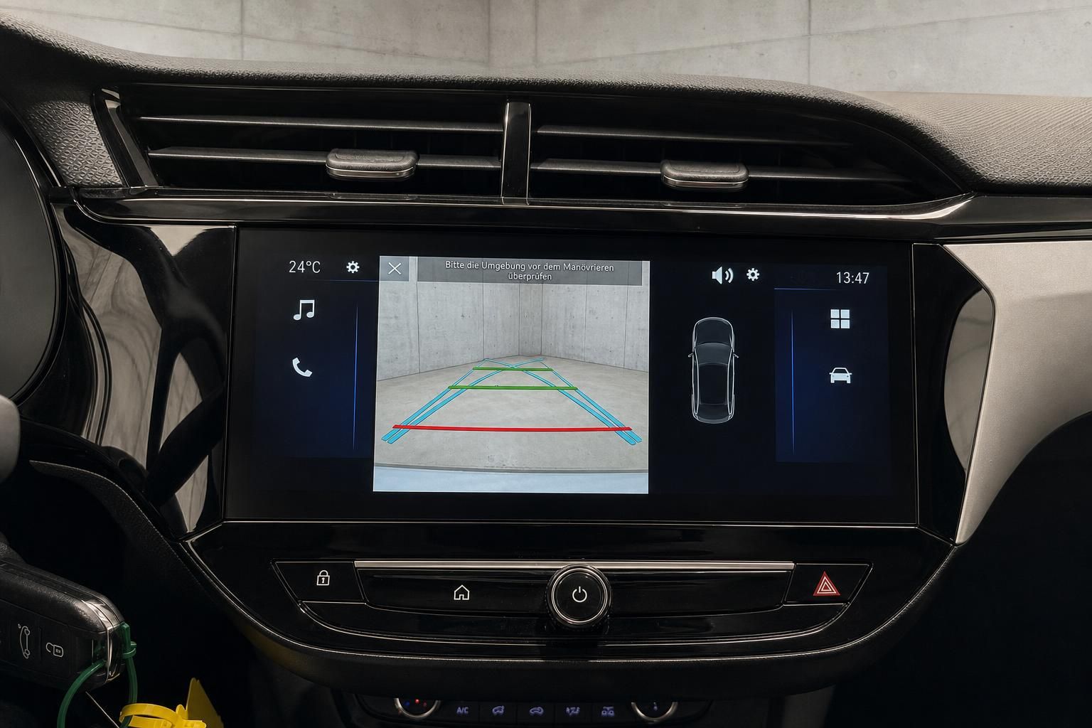 Opel Touchscreen mit Rückfahrkamera und Einparkhilfe im Detail