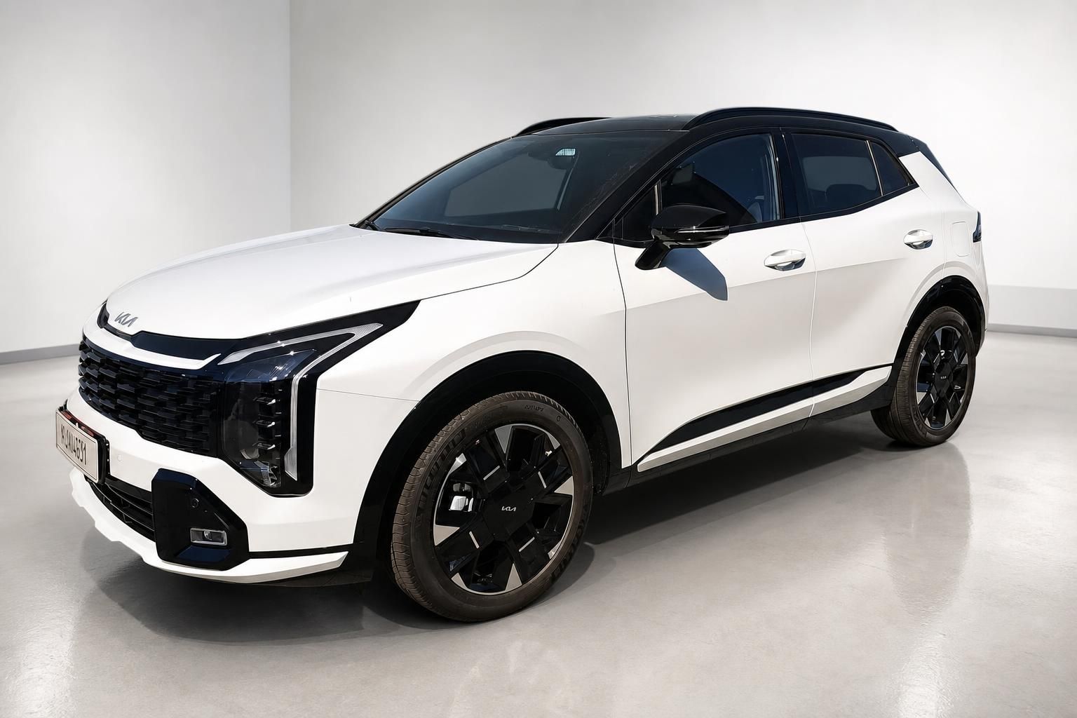 Kia Sportage weiß, Frontansicht schräg, SUV Neuwagen