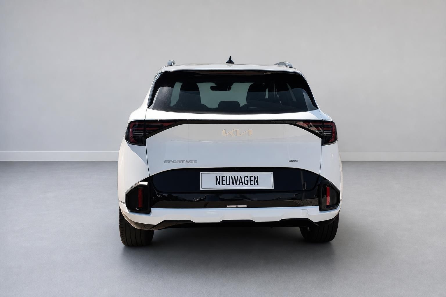 Kia Sportage weiß, Heckansicht im Fotostudio
