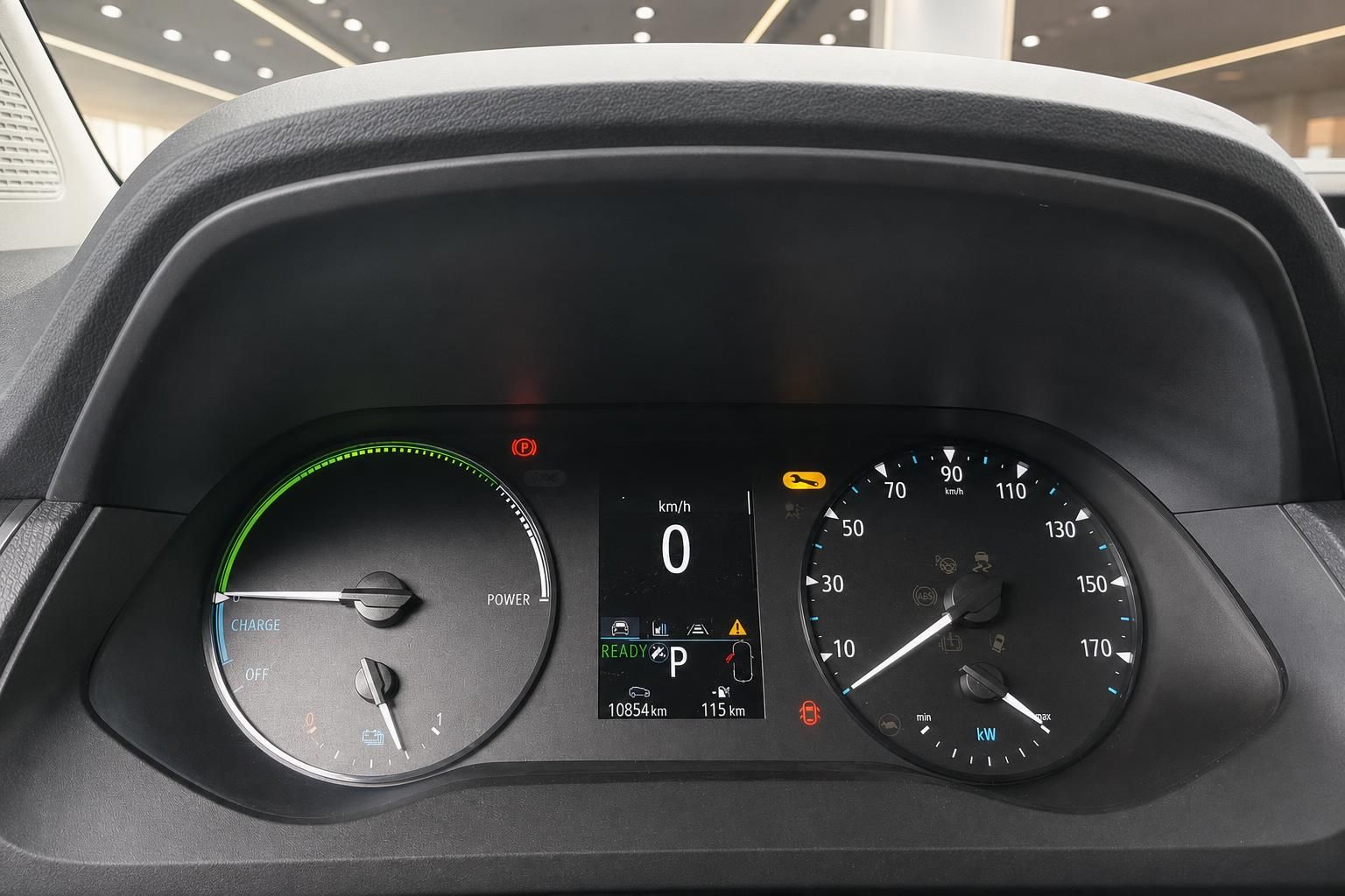Armaturenbrett Elektrofahrzeug mit Ladeanzeige und digitalem Display