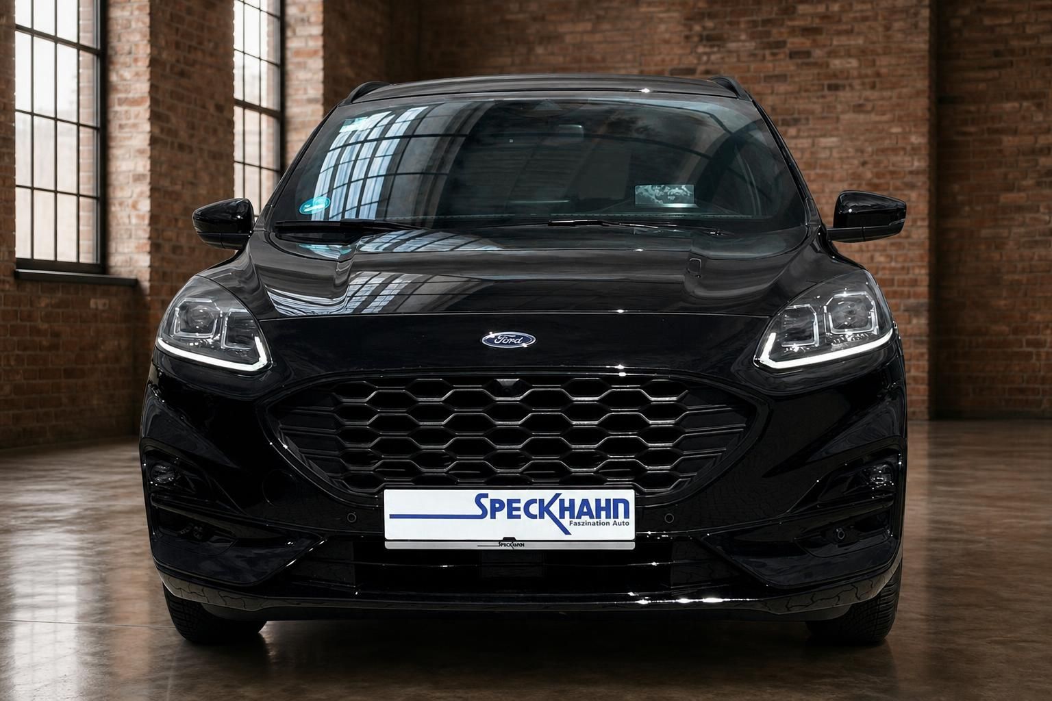 Ford schwarz Frontansicht mit Kühlergrill und LED-Scheinwerfern