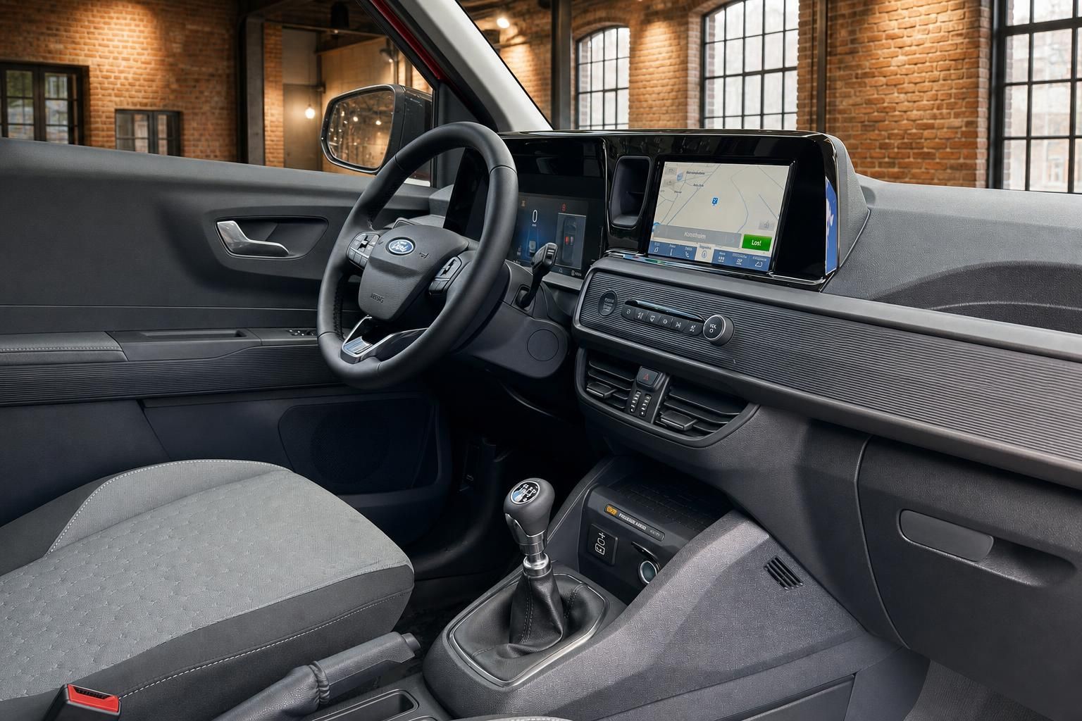 Ford Cockpit Innenraum mit Navigationssystem und Lederlenkrad
