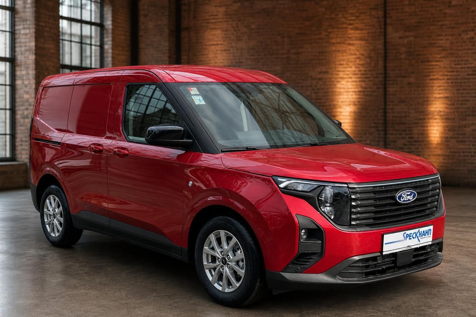 Ford Transit Courier rot, Frontansicht schraeg, Kastenwagen mit Kuehlergrill