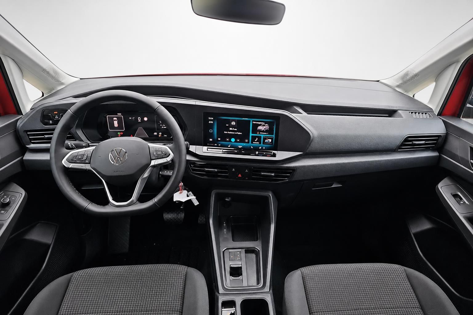 VW Caddy Cockpit mit Lenkrad, Digitaltacho und Touchscreen