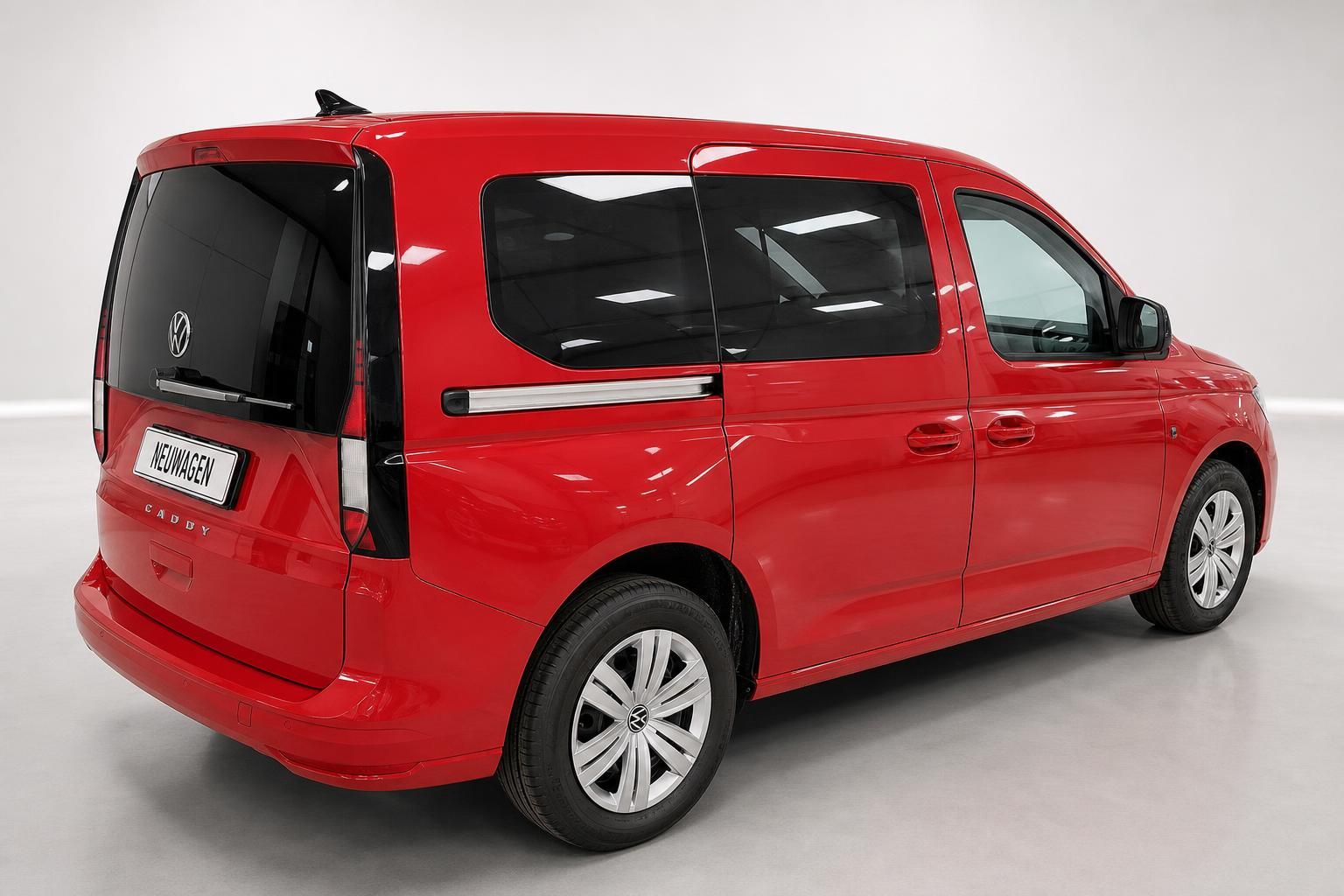 VW Caddy in Rot, Heck-Seitenansicht mit Felgen und Fenstern