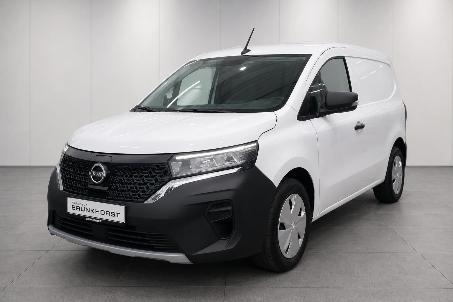 Nissan Townstar weiß Frontansicht seitlich beim Autohaus Brunkhorst