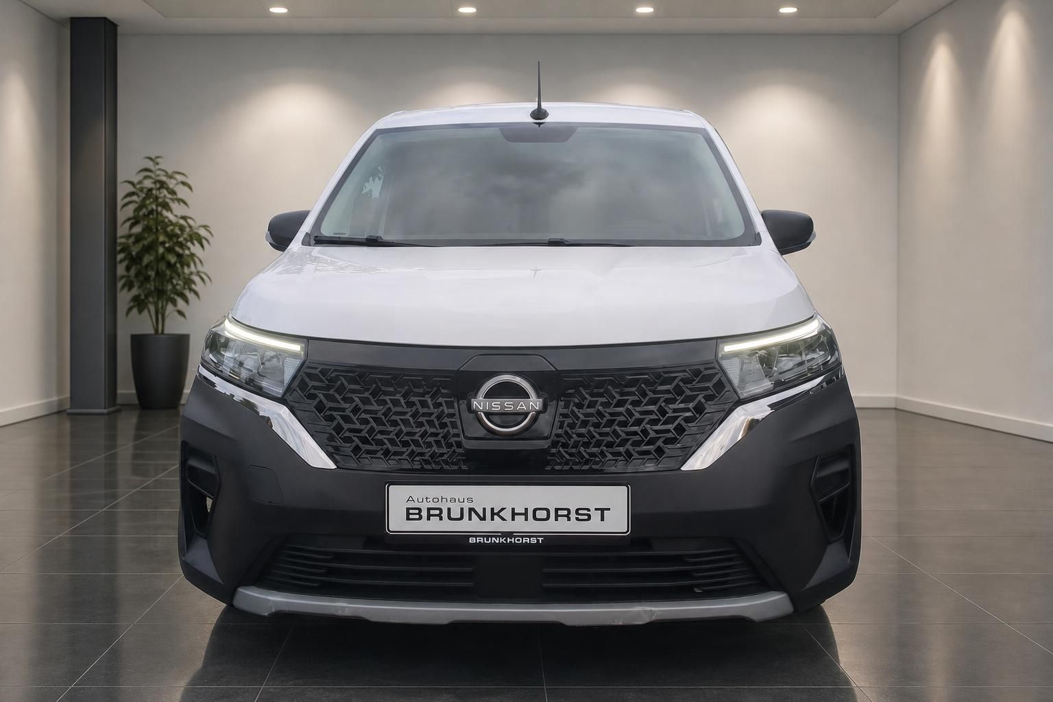 Nissan Townstar Frontansicht mit Kühlergrill im Autohaus Brunkhorst