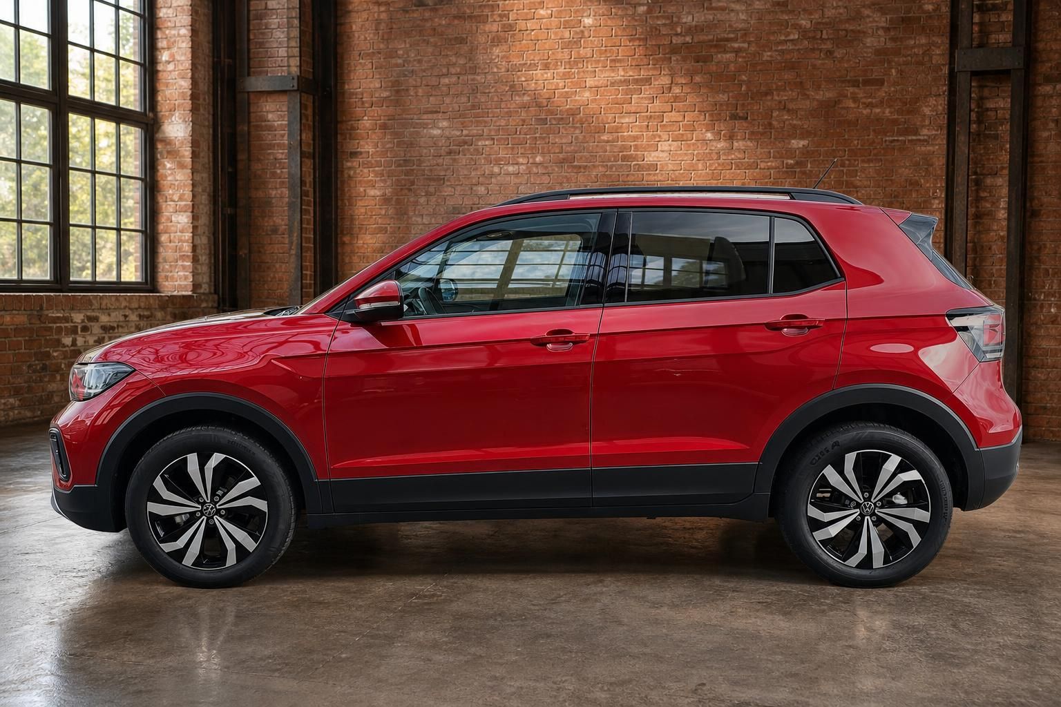 VW T-Cross rot Neuwagen Seitenansicht – kompakter SUV mit schwarzem Dach und Dachrelinge