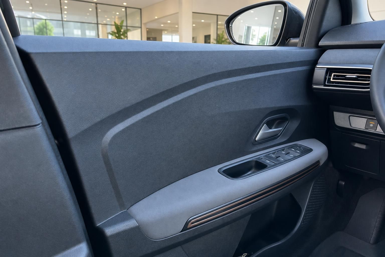 Dacia Fahrzeug Türverkleidung mit Fensterheberschaltern - Innendetail