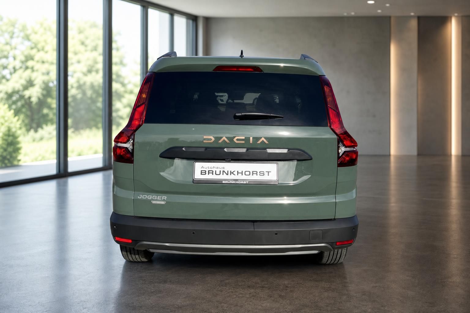 Dacia Jogger Heckansicht in grün mit LED-Rückleuchten und Autohaus Brünkhorst Kennzeichenhalter