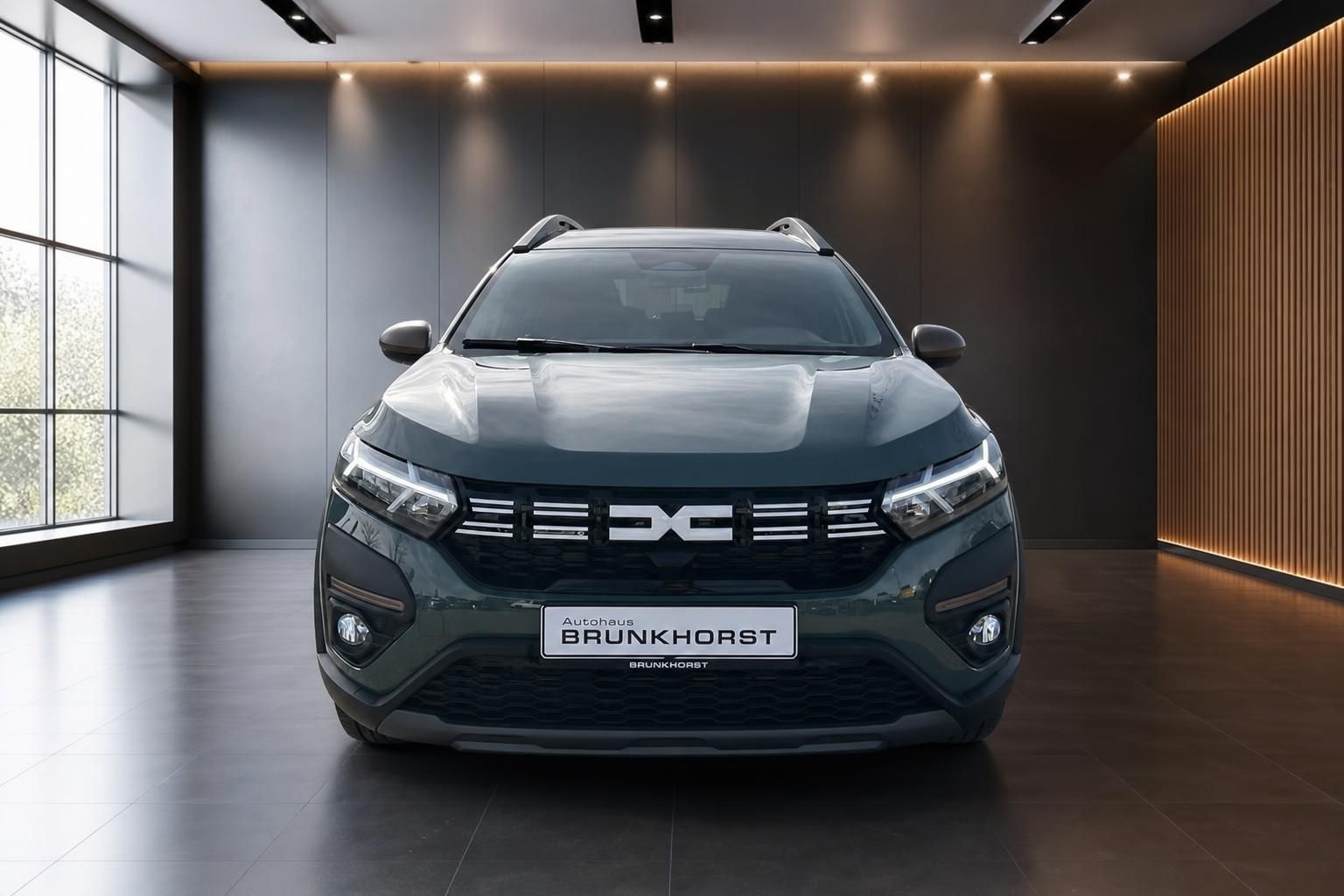 Dacia Jogger Frontansicht in grau mit modernem Design und Autohaus Brünkhorst Kennzeichenrahmen