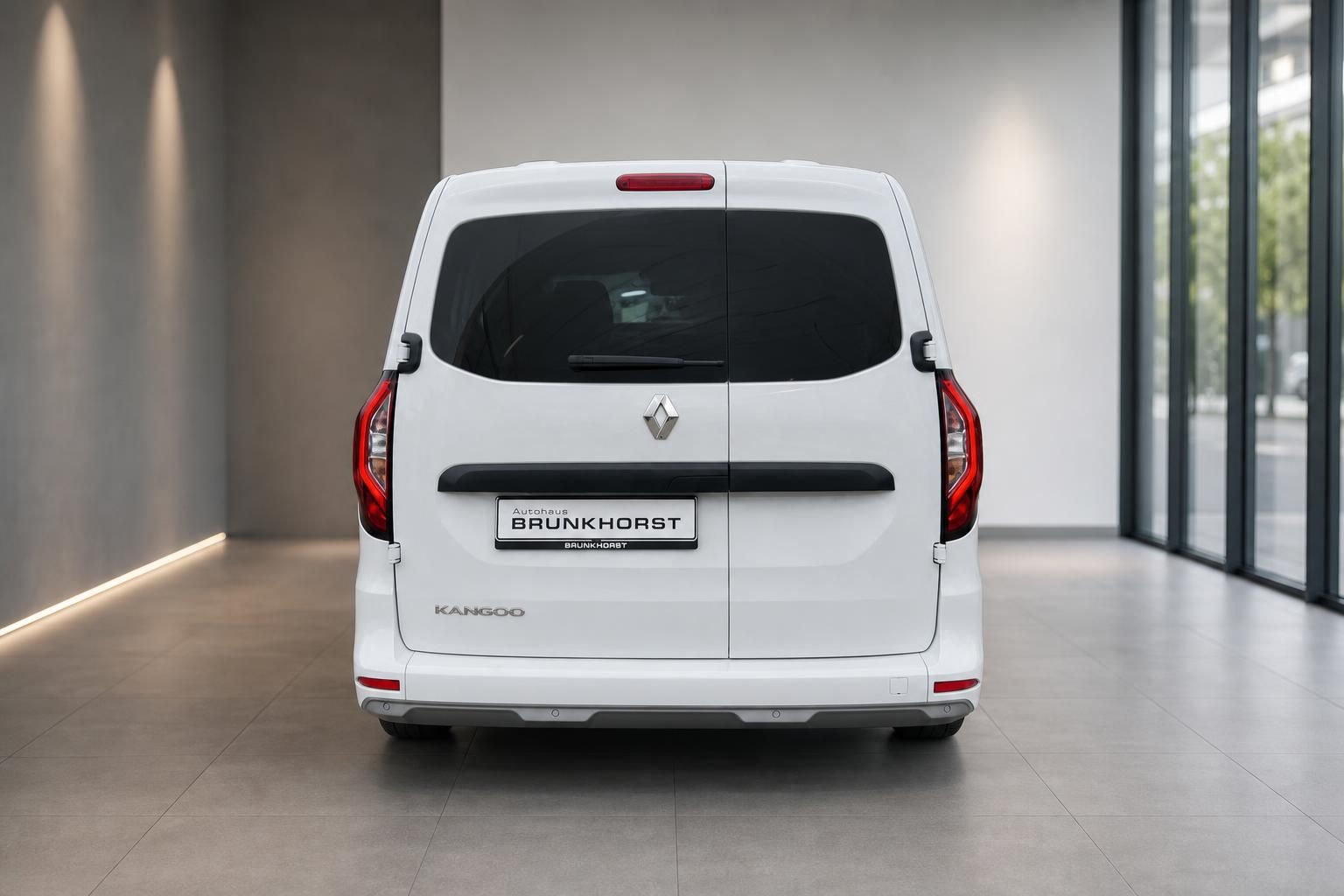 Renault Kangoo weiß Heckansicht im Autohaus Brunkhorst Showroom