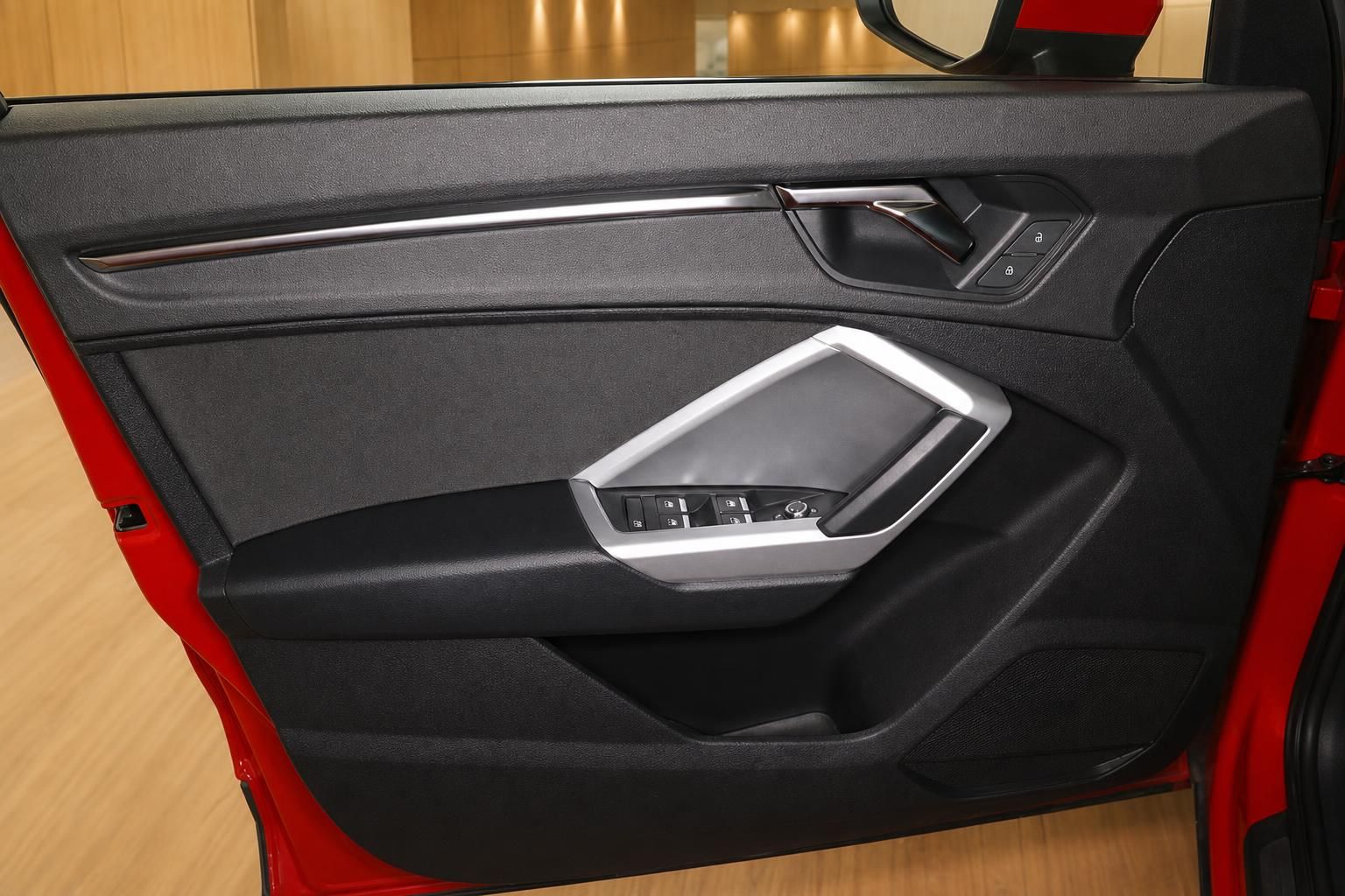 Audi Türinnenverkleidung mit Fensterheber und Chromleiste im Detail