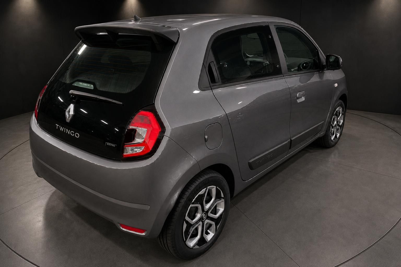 Renault Twingo Electric in Grau Heckansicht seitlich