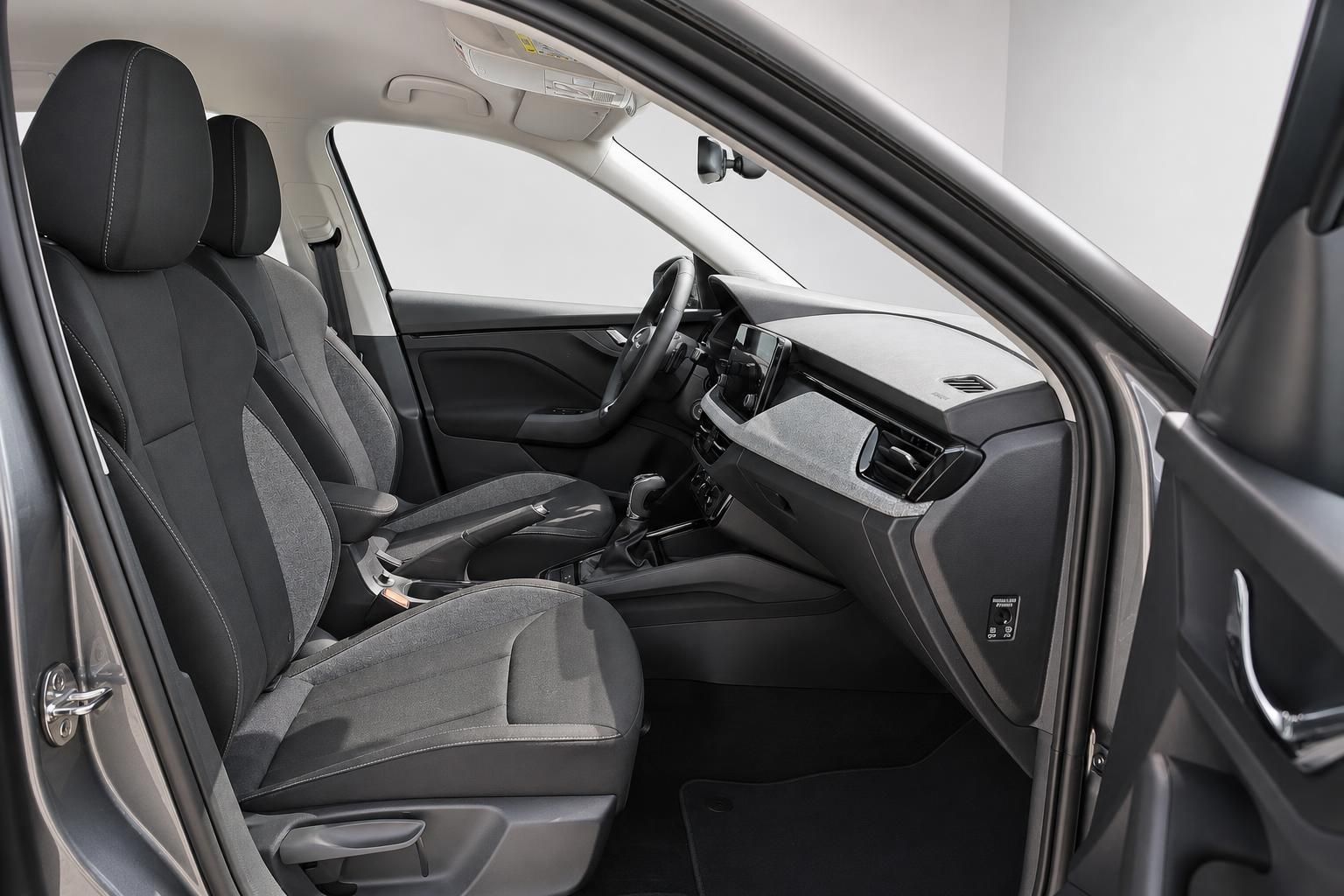 Škoda Innenraumansicht mit Fahrersitz und Armaturenbrett