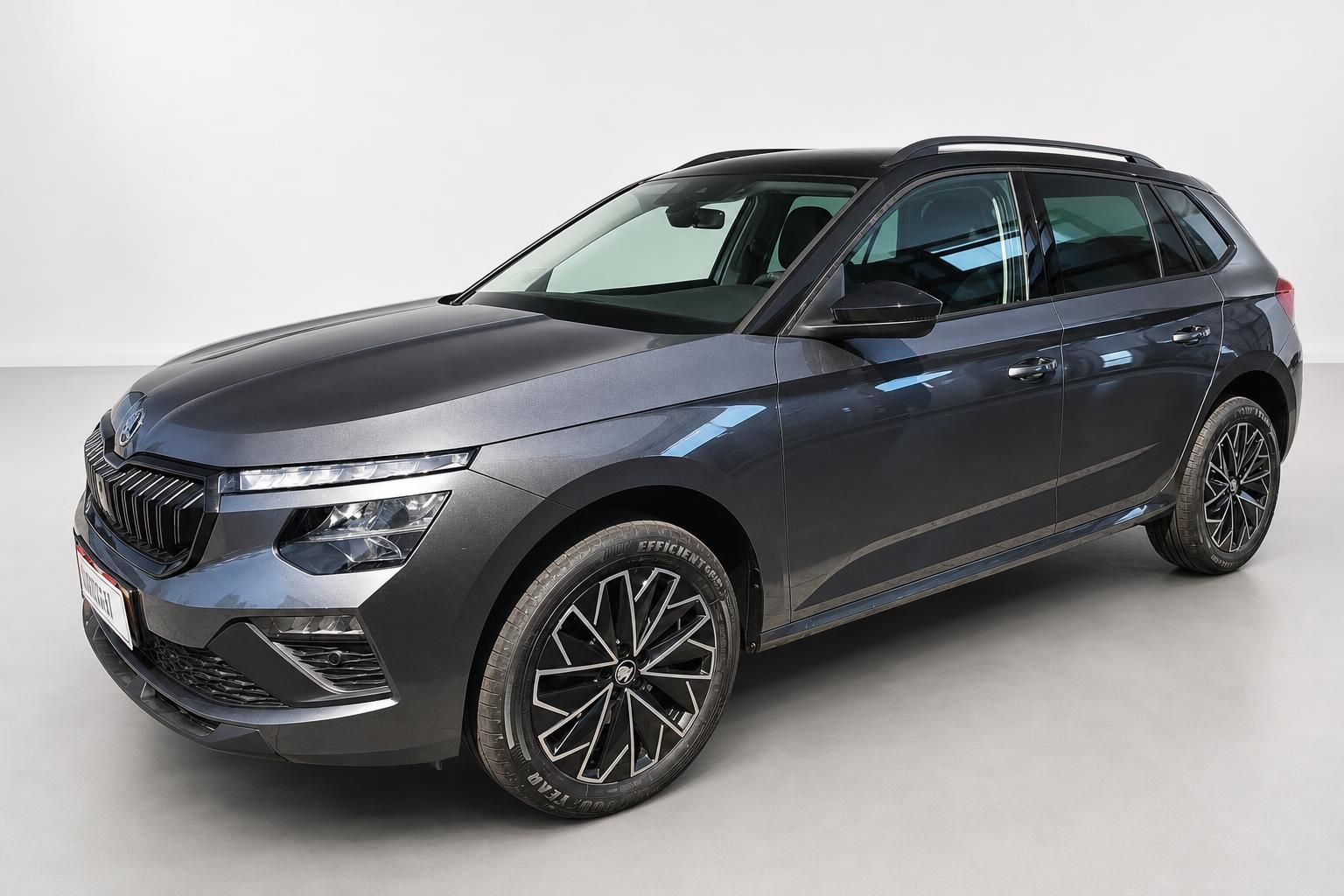 Škoda Kamiq grau metallic, Seitenansicht schräg vorne