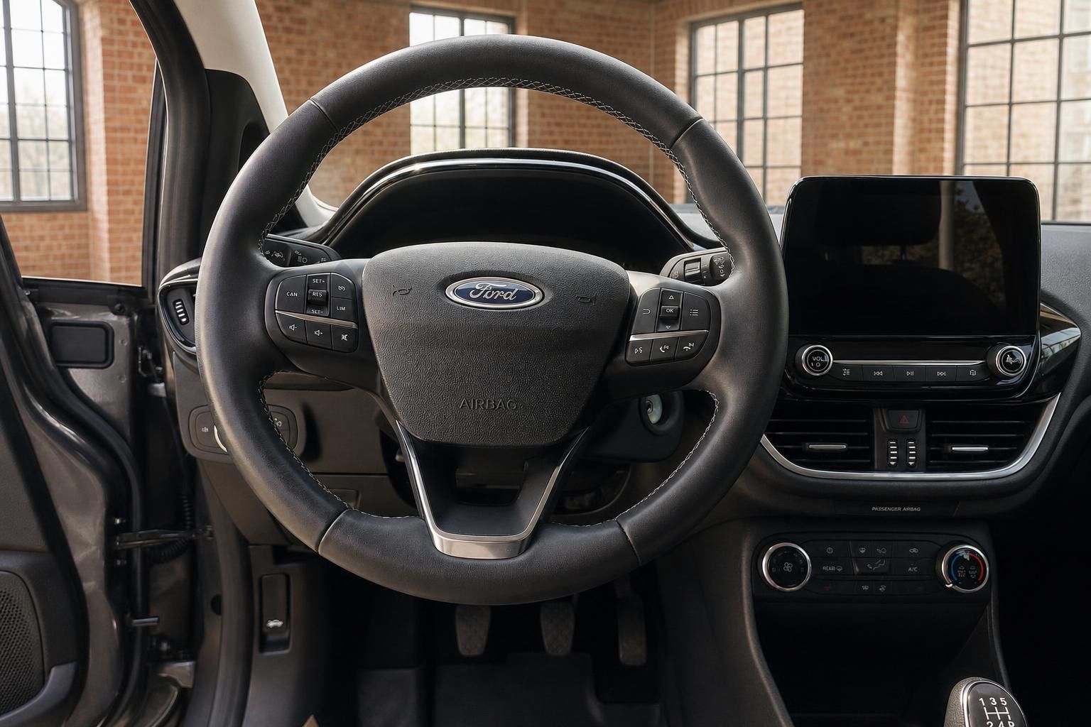 Ford Lenkrad Nahaufnahme mit Bedienelementen und Touchscreen