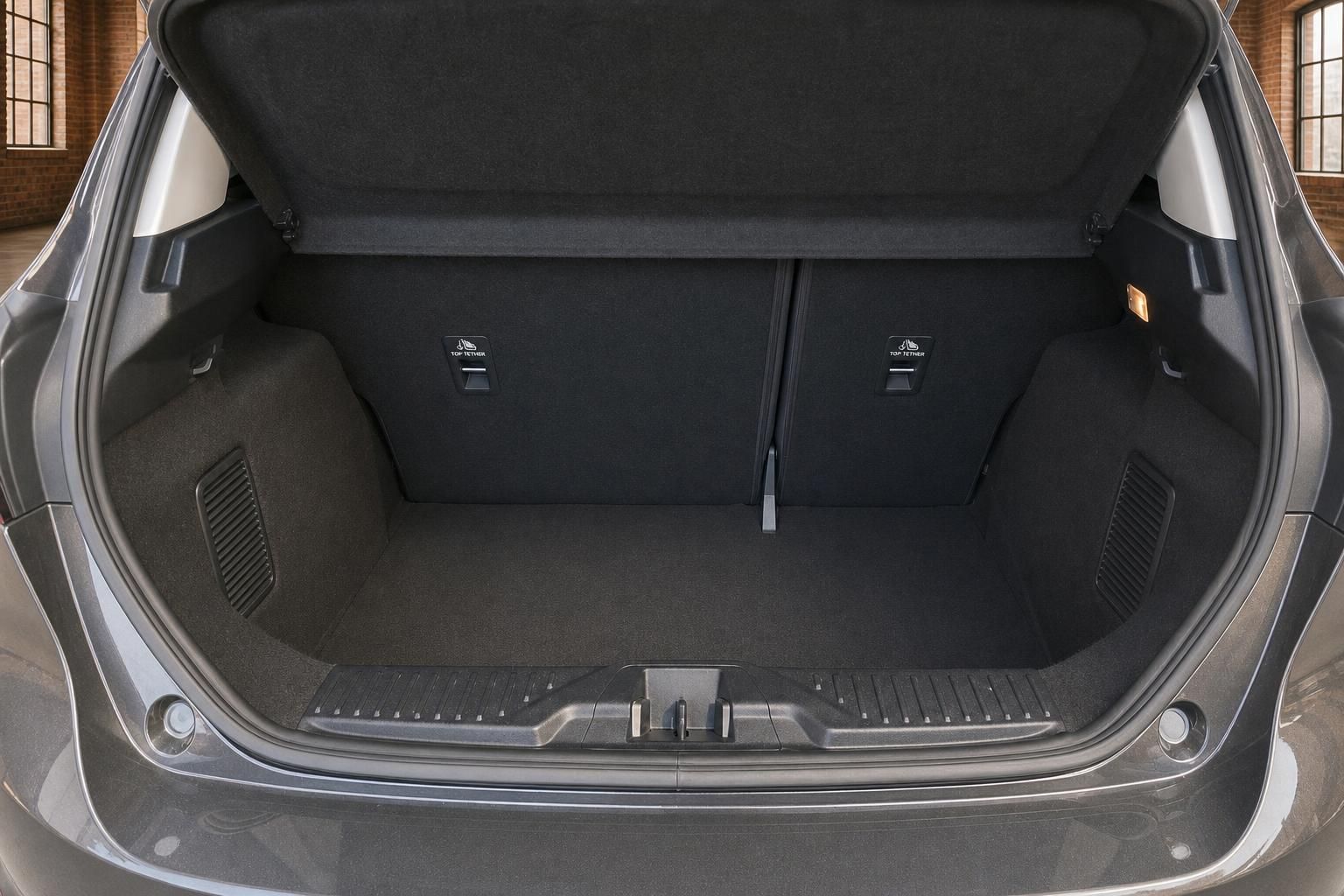 Ford Fiesta Kofferraum von hinten geöffnet mit viel Stauraum