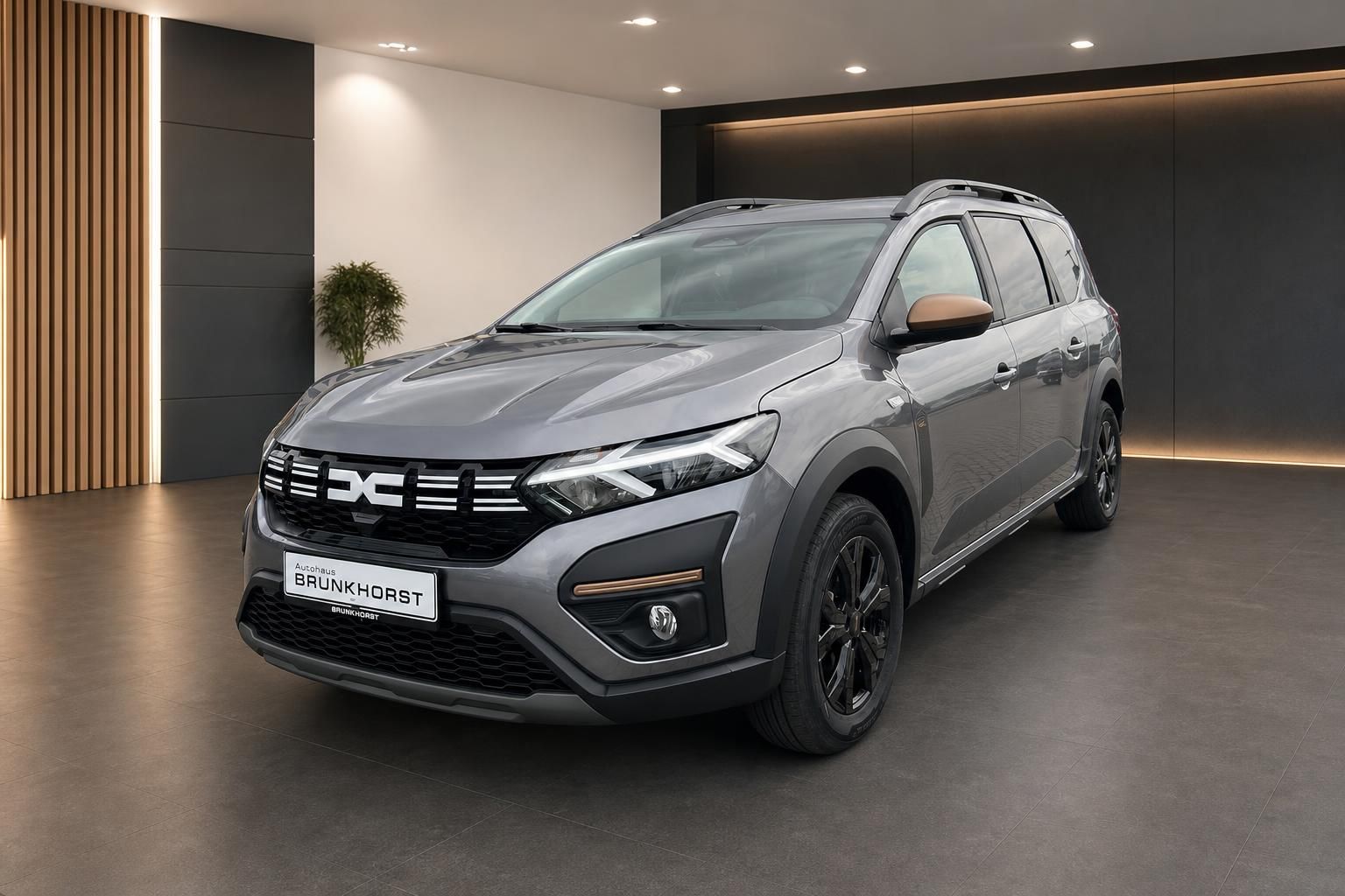 Dacia Jogger grau metallic Schrägansicht vorne im Autohaus Showroom