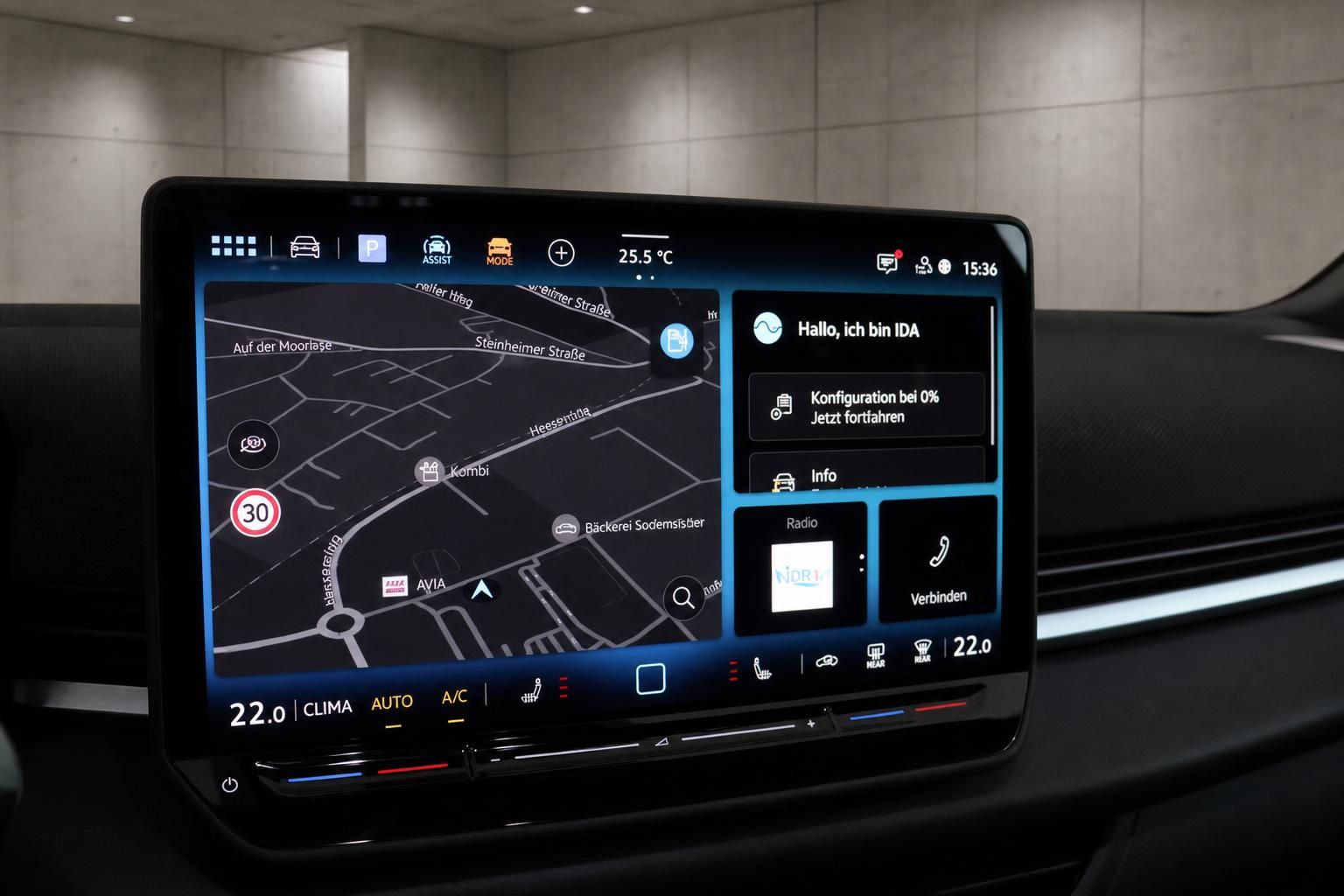 VW T-Roc Infotainment-Display mit Navigation und Klimabedienung