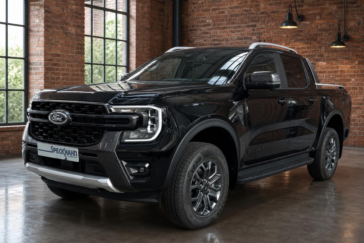 Ford Ranger Wildtrak schwarz Frontansicht Pickup in Loftambiente