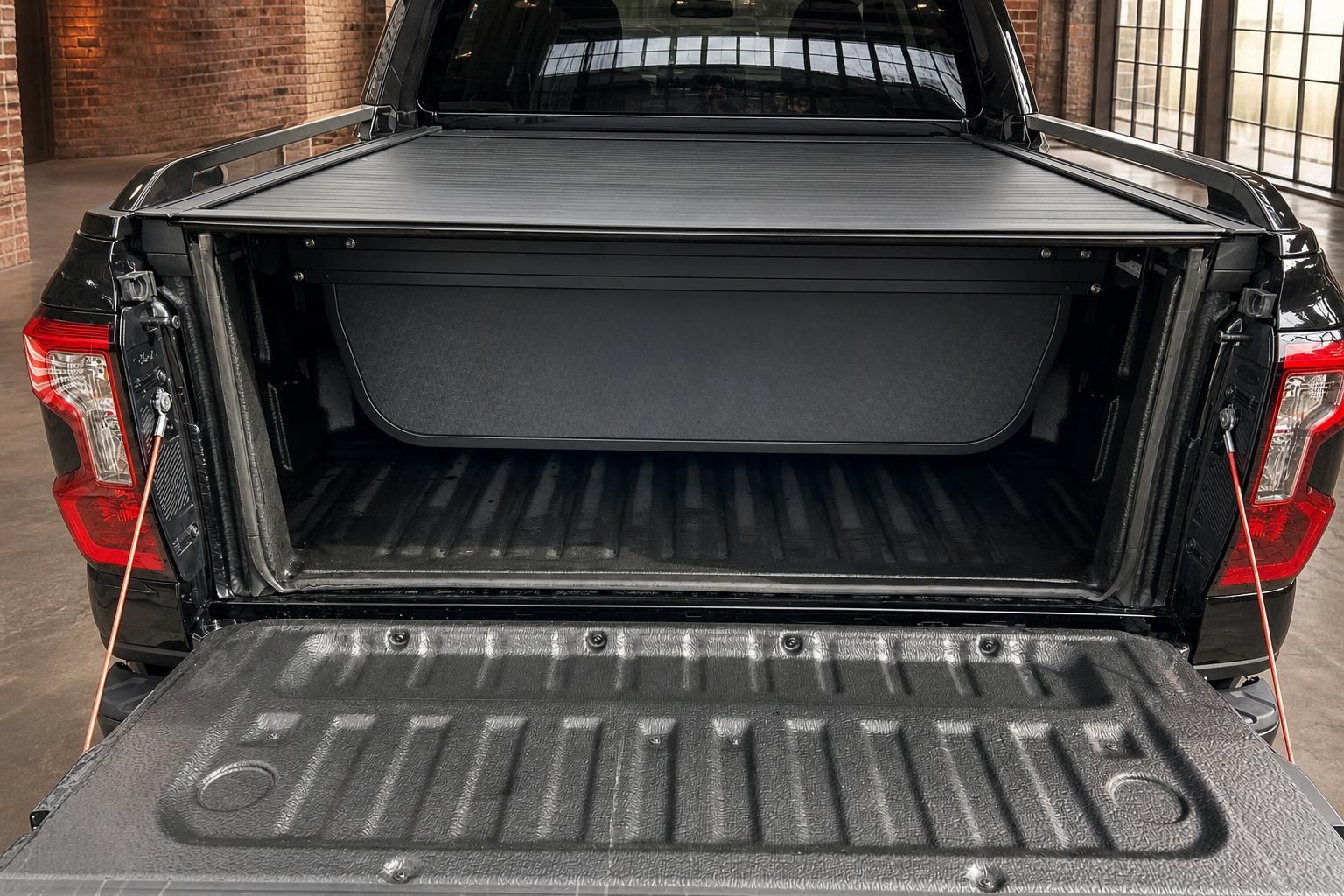 Ford Ranger Ladefläche mit Rollo und Rückleuchten im Detail