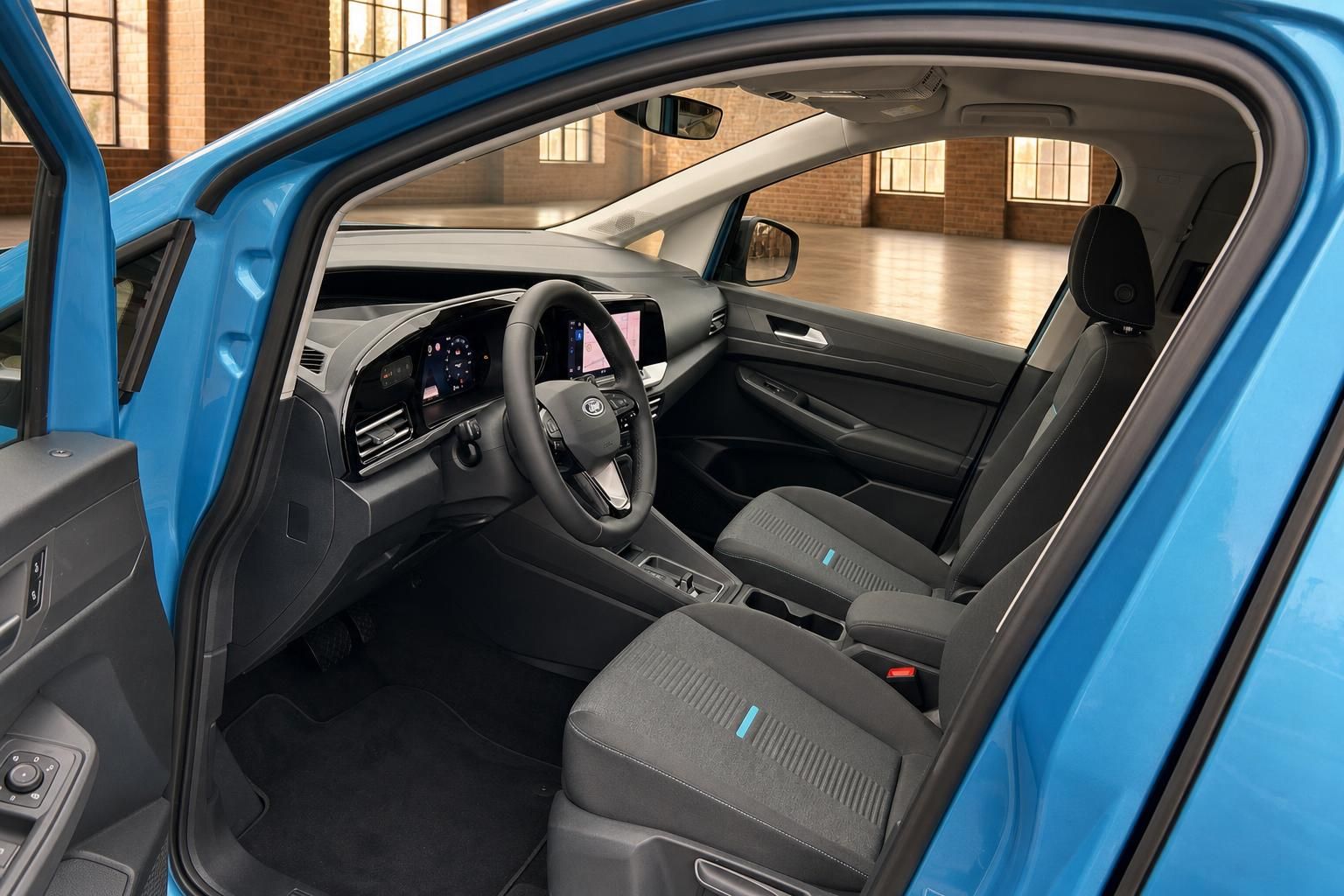 Ford Tourneo Connect Active – Innenraum mit Cockpit, Lenkrad, Vordersitzen und digitalem Display