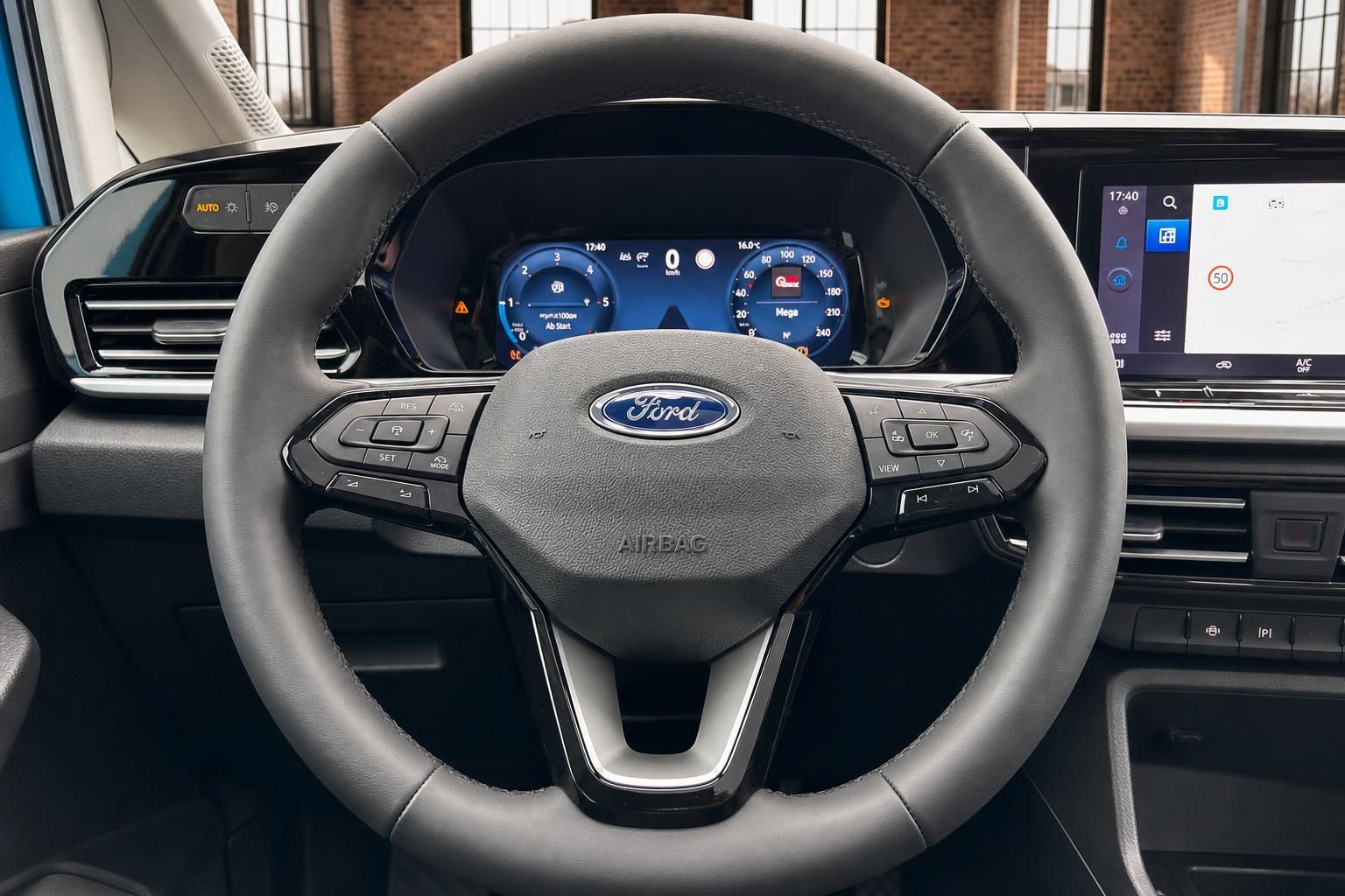 Ford Tourneo Connect Lenkrad mit Multifunktionstasten, digitales Kombiinstrument und Infotainment